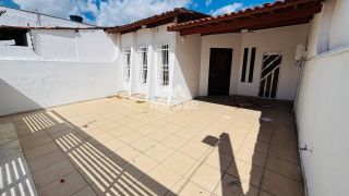 Casa Para Alugar com 3 quartos sendo 1 suíte no bairro Ponto Central em Feira De Santana