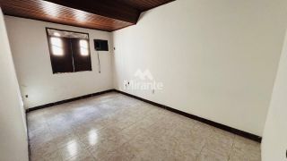 Casa Para Alugar com 3 quartos sendo 1 suíte no bairro Ponto Central em Feira De Santana