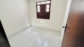 Casa Para Alugar com 3 quartos sendo 1 suíte no bairro Ponto Central em Feira De Santana