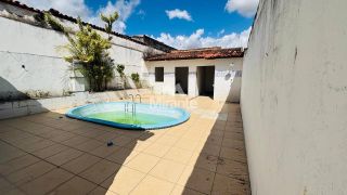 Casa Para Alugar com 3 quartos sendo 1 suíte no bairro Ponto Central em Feira De Santana