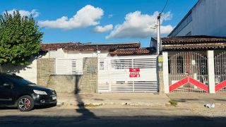 Casa Para Alugar com 3 quartos sendo 1 suíte no bairro Ponto Central em Feira De Santana