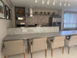 Apartamento Para Alugar com 3 quartos sendo 1 suíte no bairro Santa Mônica em Feira De Santana