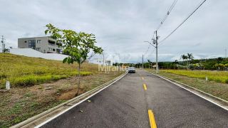 Lote / Terreno de Condomínio Para Vender no bairro Novo Horizonte em Feira De Santana