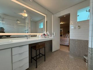 Casa de Condomínio Para Vender com 3 quartos sendo 3 suítes no bairro jomafa em Feira De Santana