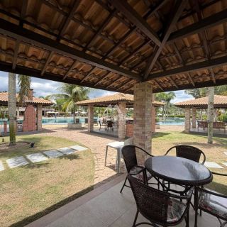 Casa de Condomínio Para Vender com 4 quartos sendo 3 suítes no bairro Centro em Conceição Do Jacuípe