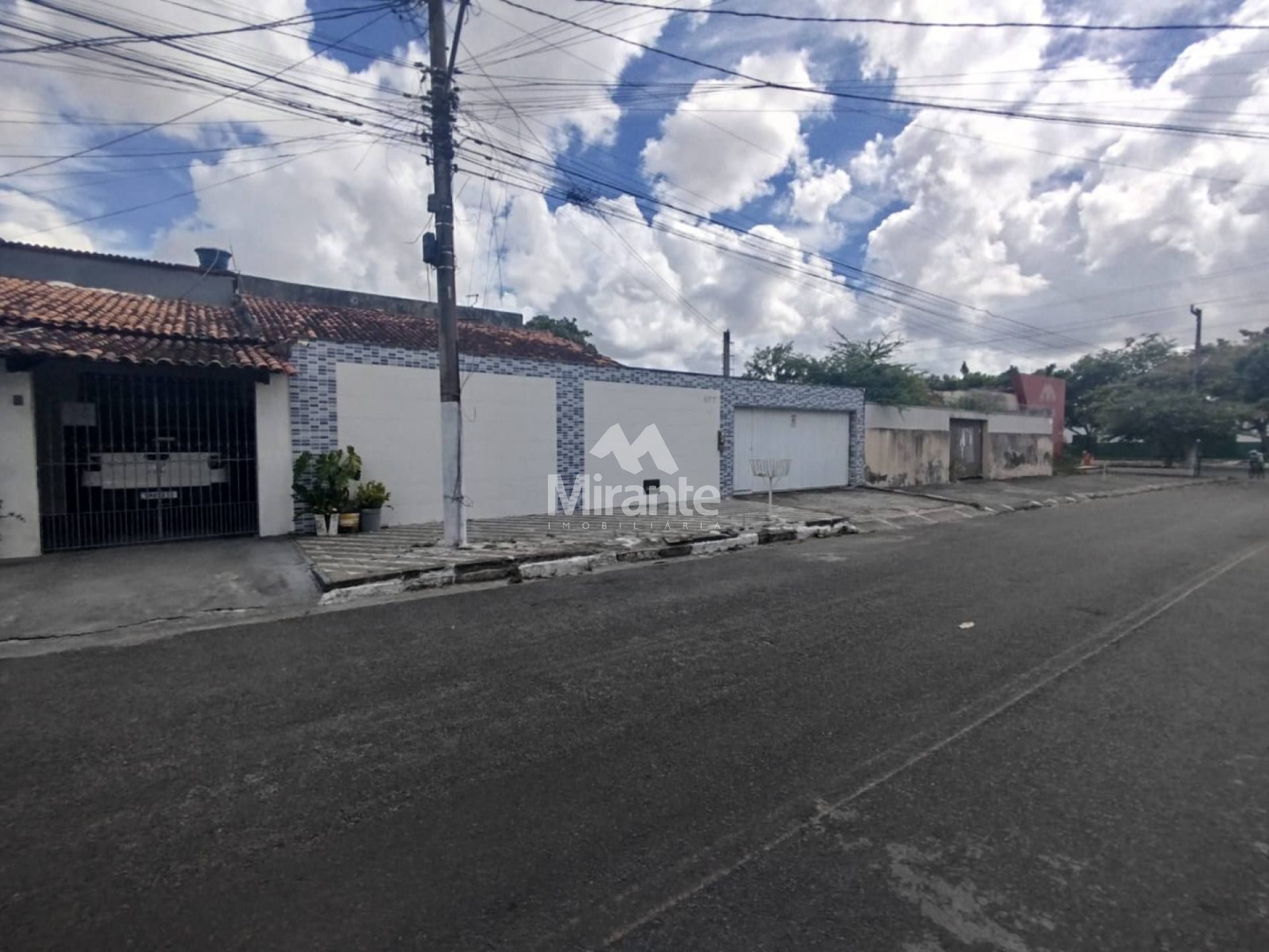 Casa Para Vender com 3 quartos sendo 1 suíte no bairro Brasília em Feira De Santana