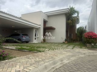 Casa de Condomínio Para Vender com 4 quartos sendo 4 suítes no bairro Sim em Feira De Santana