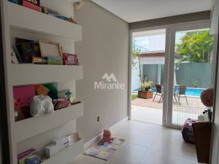 Casa de Condomínio Para Vender com 4 quartos sendo 4 suítes no bairro Sim em Feira De Santana