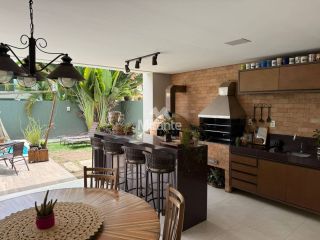 Casa de Condomínio Para Vender com 4 quartos sendo 4 suítes no bairro Sim em Feira De Santana