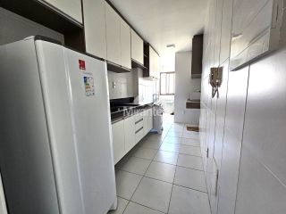 Apartamento Para Alugar com 3 quartos sendo 2 suítes no bairro Santa Mônica em Feira De Santana
