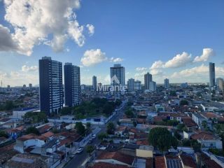 Apartamento Para Alugar com 3 quartos sendo 2 suítes no bairro Santa Mônica em Feira De Santana
