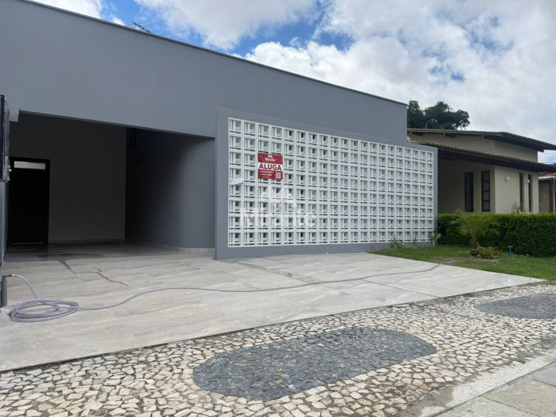 Casa de Condomínio Para Alugar com 3 quartos sendo 1 suítes no bairro Tomba em Feira De Santana