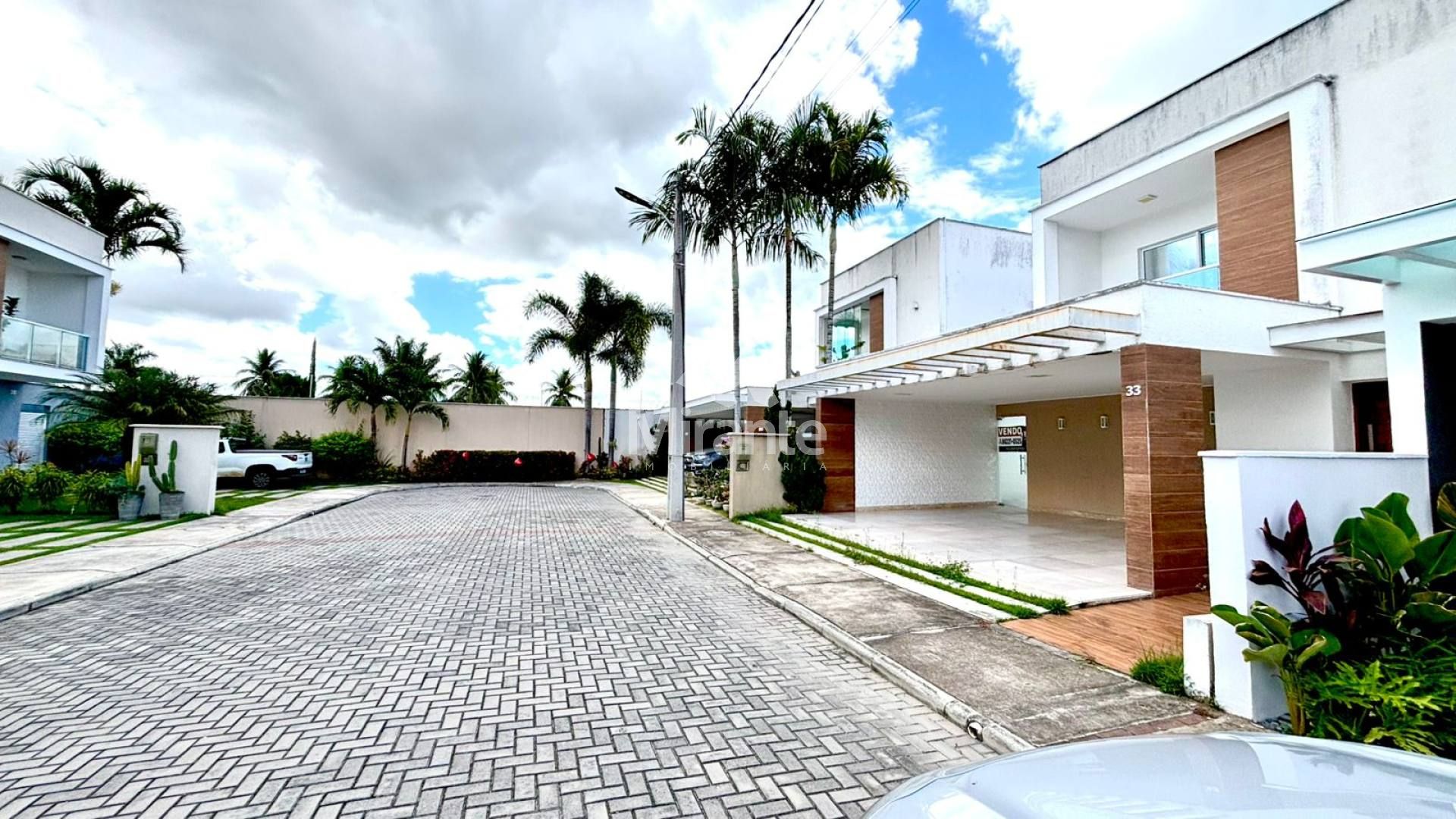 Casa de Condomínio Para Alugar com 3 quartos sendo 3 suítes no bairro Sim em Feira De Santana