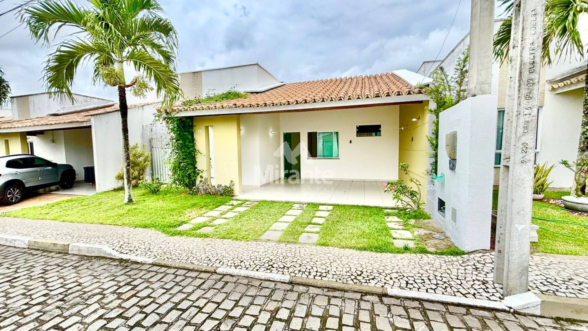 Casa de Condomínio Para Alugar com 4 quartos sendo 1 suíte no bairro Escolha um bairro... em Feira De Santana