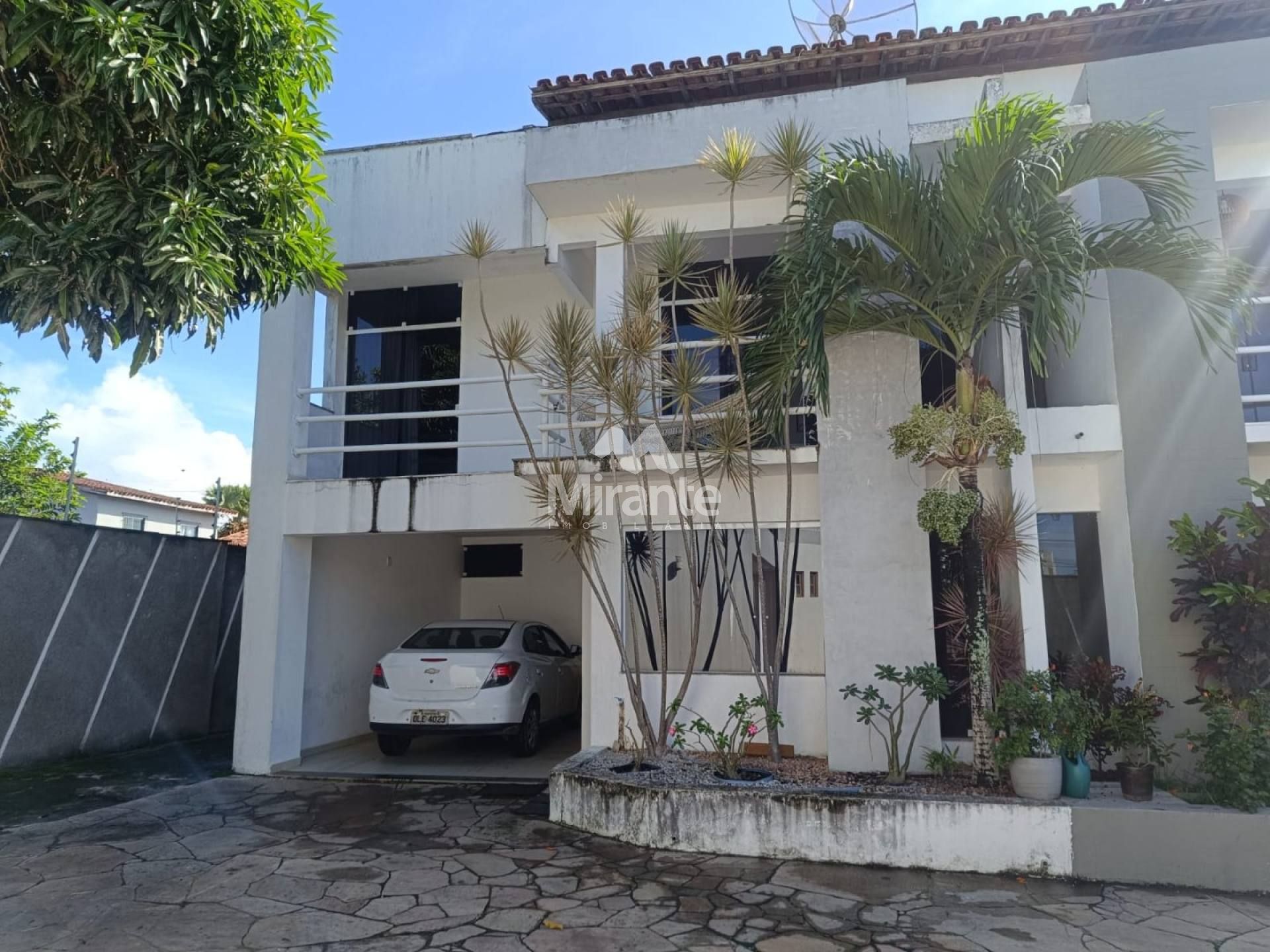 Casa de Condomínio Para Vender com 3 quartos sendo 1 suíte no bairro Santa Mônica em Feira De Santana