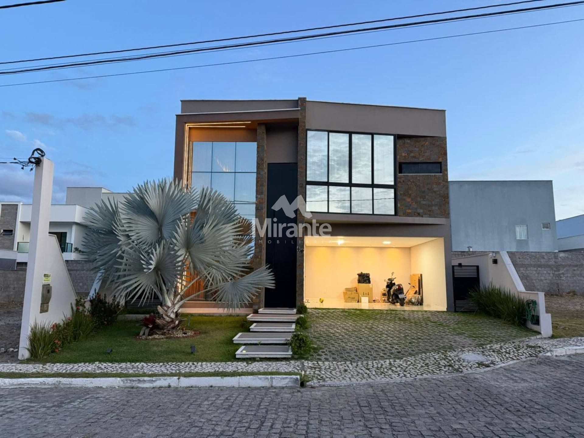 Casa de Condomínio Para Alugar, Mobiliada, com 3 quartos sendo 3 suítes no bairro Papagaio em Feira De Santana