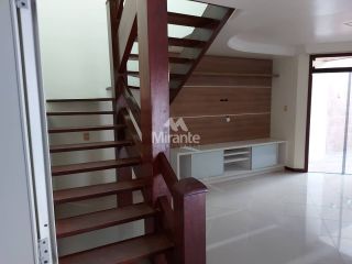 Casa Para Alugar com 3 quartos sendo 3 suítes no bairro Santa Mônica em Feira De Santana