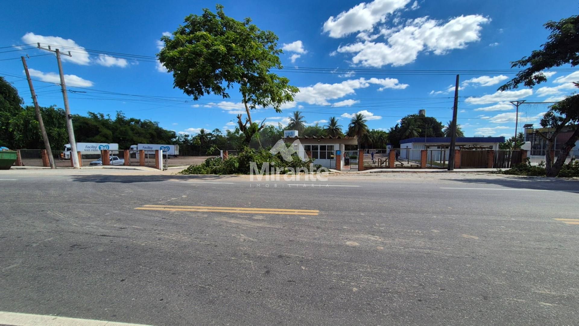 Galpão / Depósito / Armazém Para Alugar no bairro CIS, com 5.656,86m² em Feira De Santana