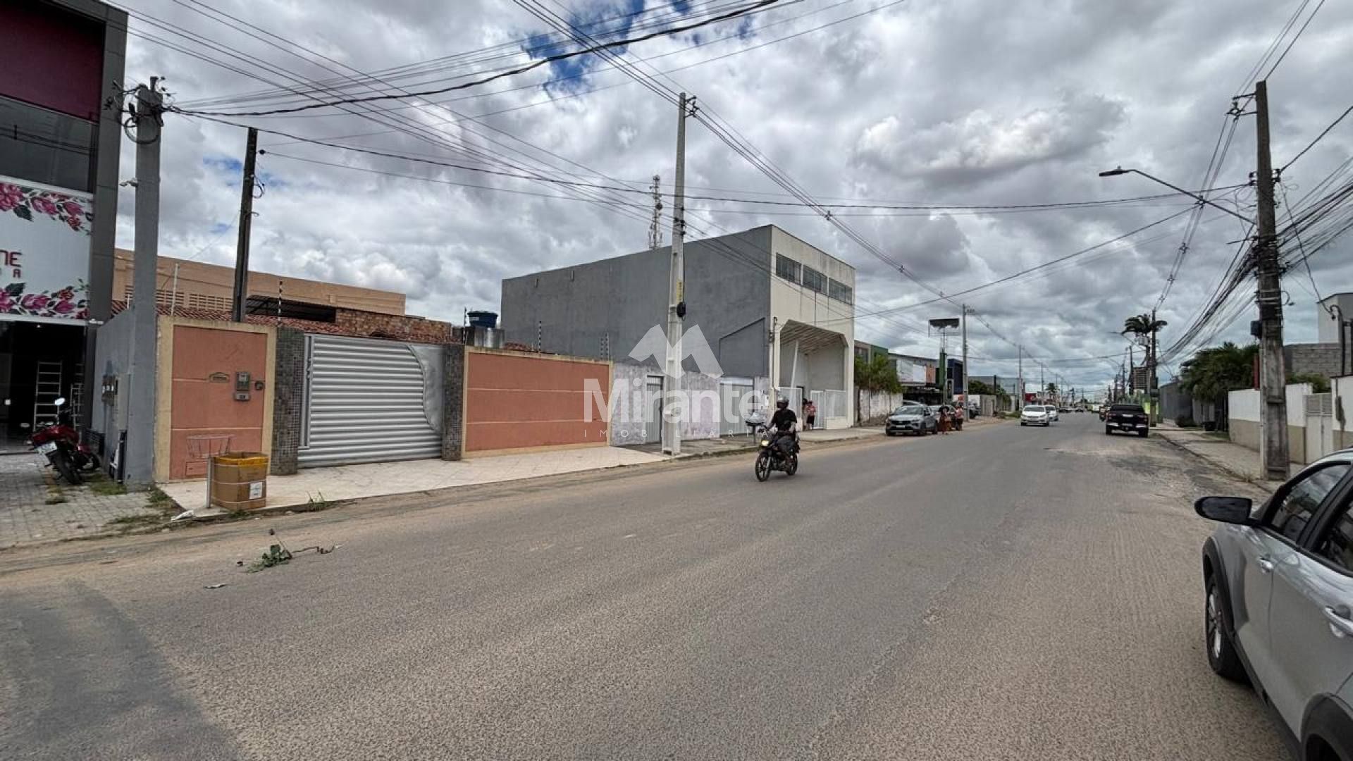 Casa Para Vender com 3 quartos sendo 1 suíte no bairro Sim em Feira De Santana