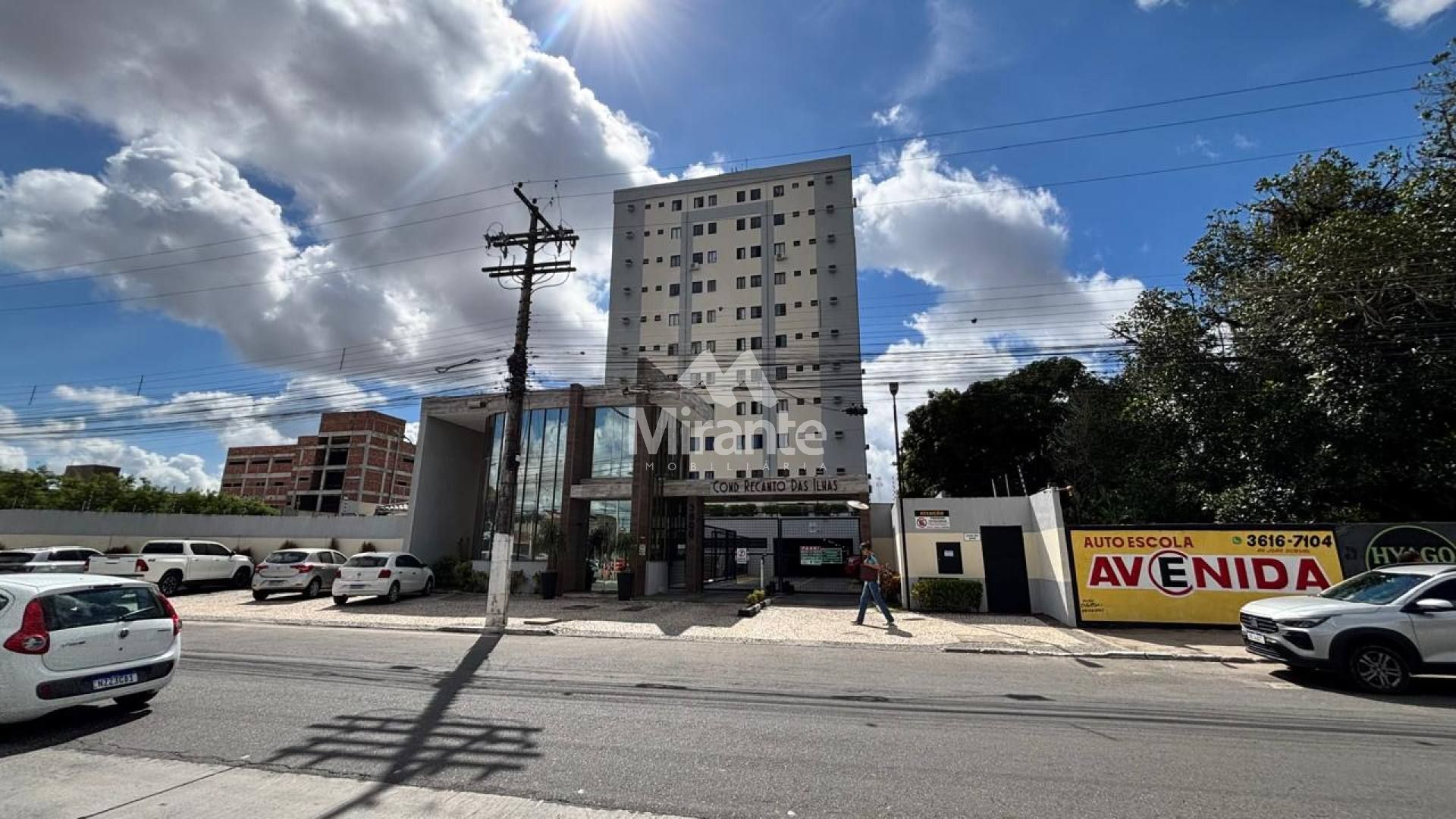 Apartamento Para Alugar com 3 quartos sendo 1 suíte no bairro Caseb em Feira De Santana