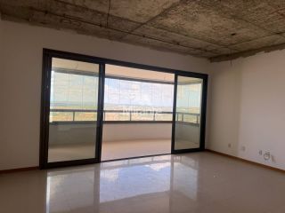 Apartamento Para Vender com 4 quartos sendo 4 suítes no bairro Santa Mônica em Feira De Santana