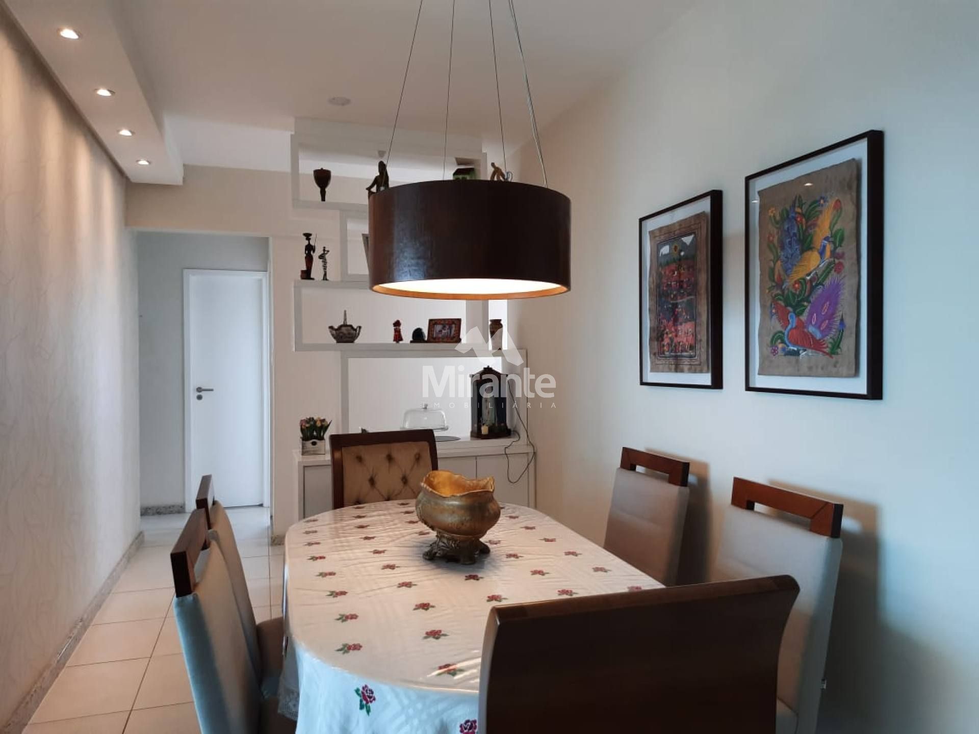 Apartamento Para Alugar com 3 quartos sendo 1 suíte no bairro Santa Mônica em Feira De Santana