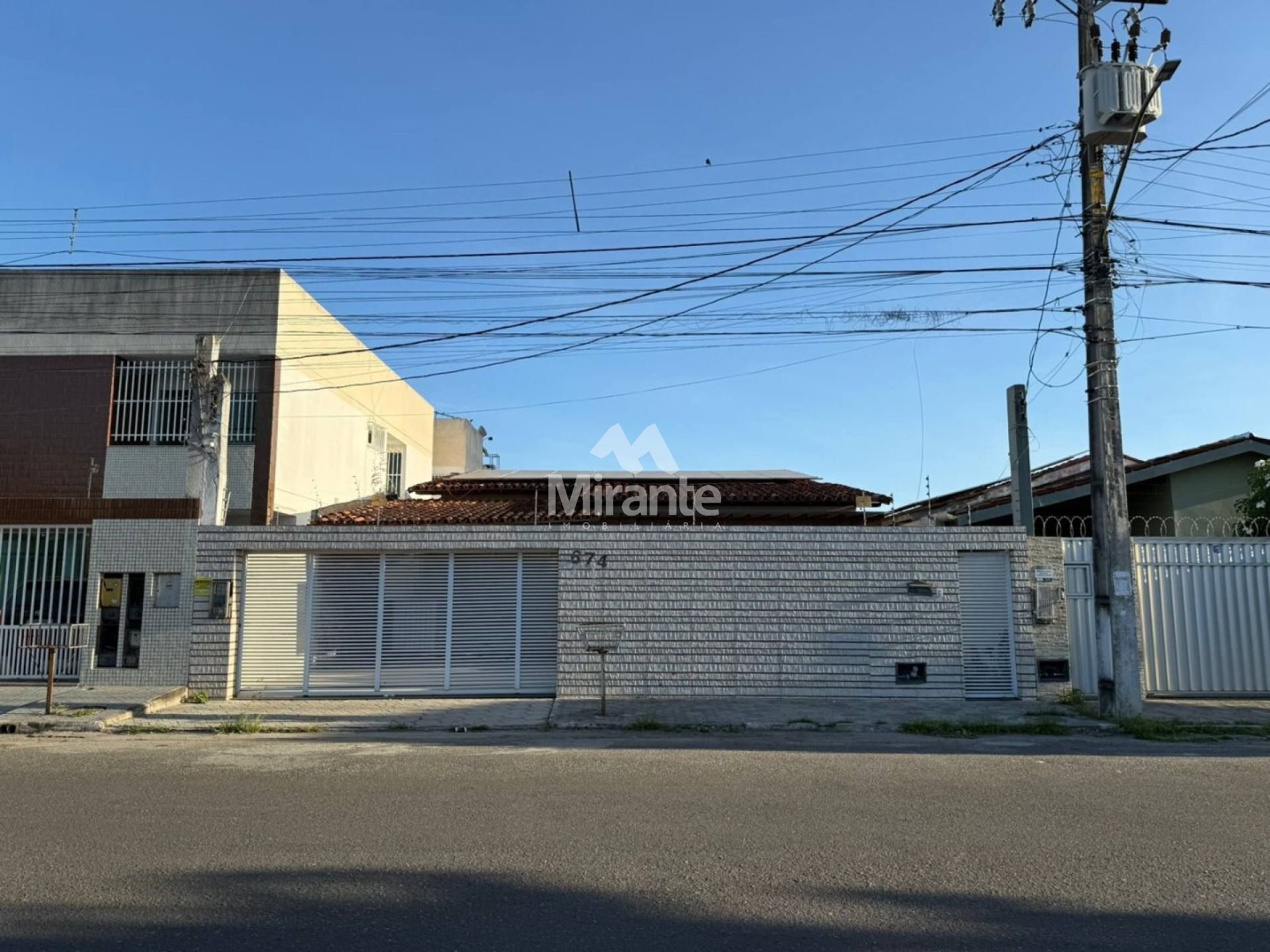 Casa Para Vender com 3 quartos sendo 1 suíte no bairro Santa Mônica em Feira De Santana