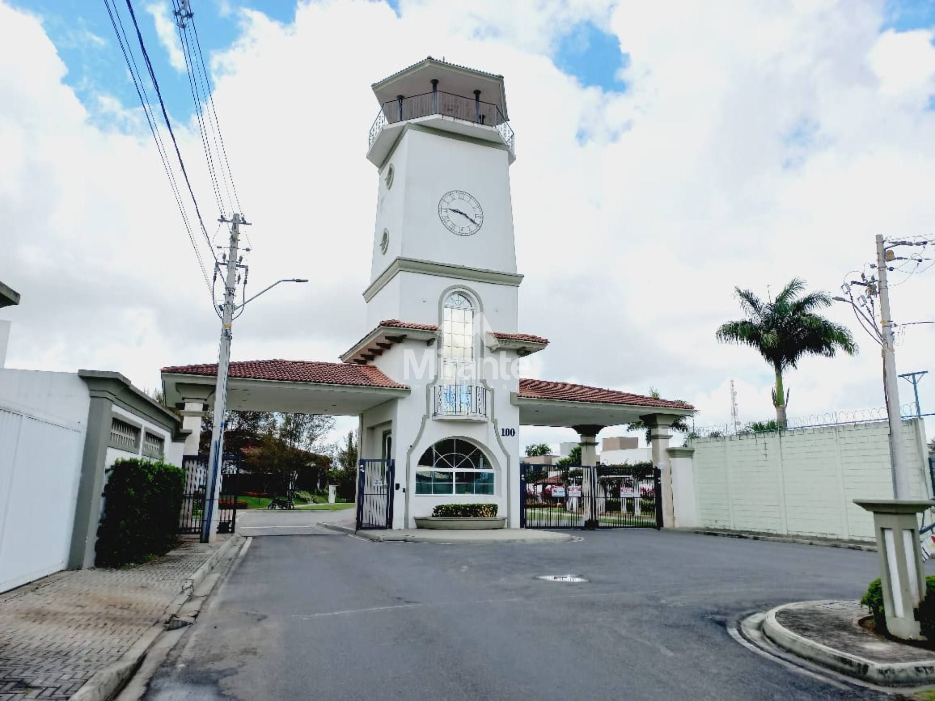 Lote / Terreno de Condomínio Para Vender no bairro Sim em Feira De Santana