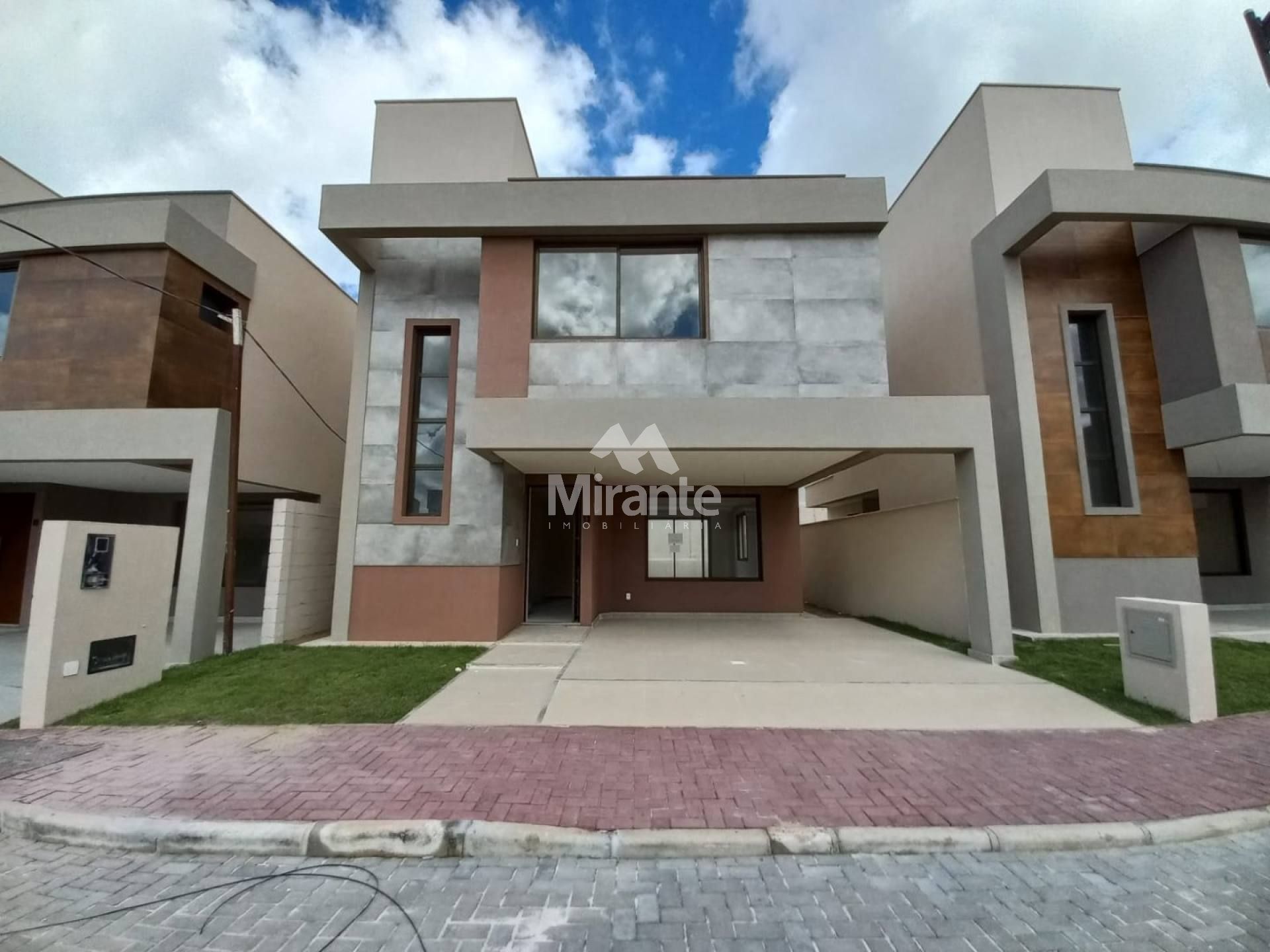 Casa de Condomínio Para Vender com 3 quartos sendo 3 suítes no bairro Registro em Feira De Santana