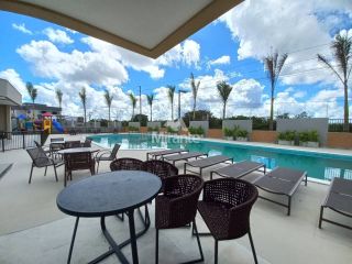 Casa de Condomínio Para Vender com 3 quartos sendo 3 suítes no bairro Registro em Feira De Santana