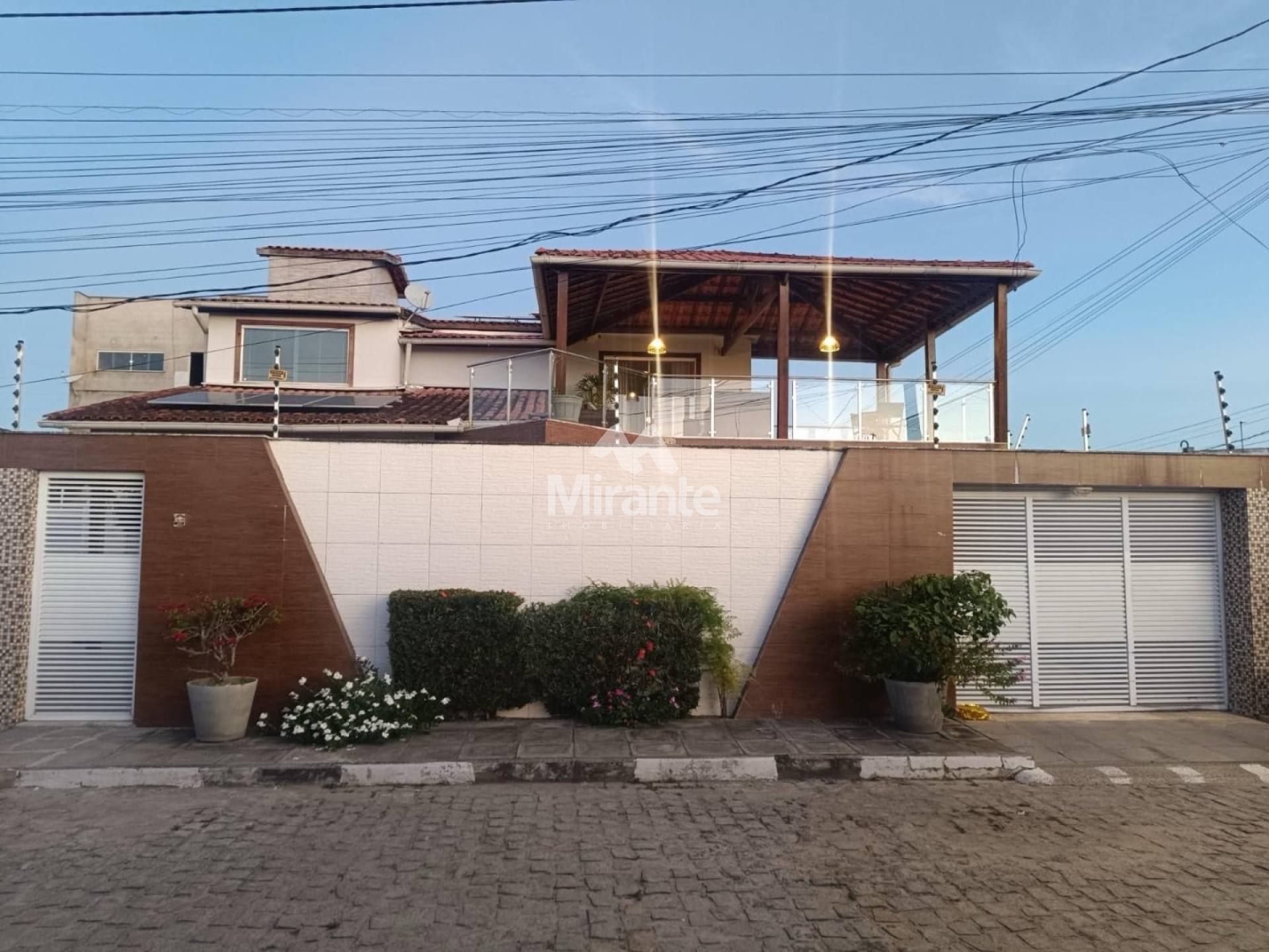 Casa Para Vender com 5 quartos sendo 4 suítes no bairro Brasília em Feira De Santana