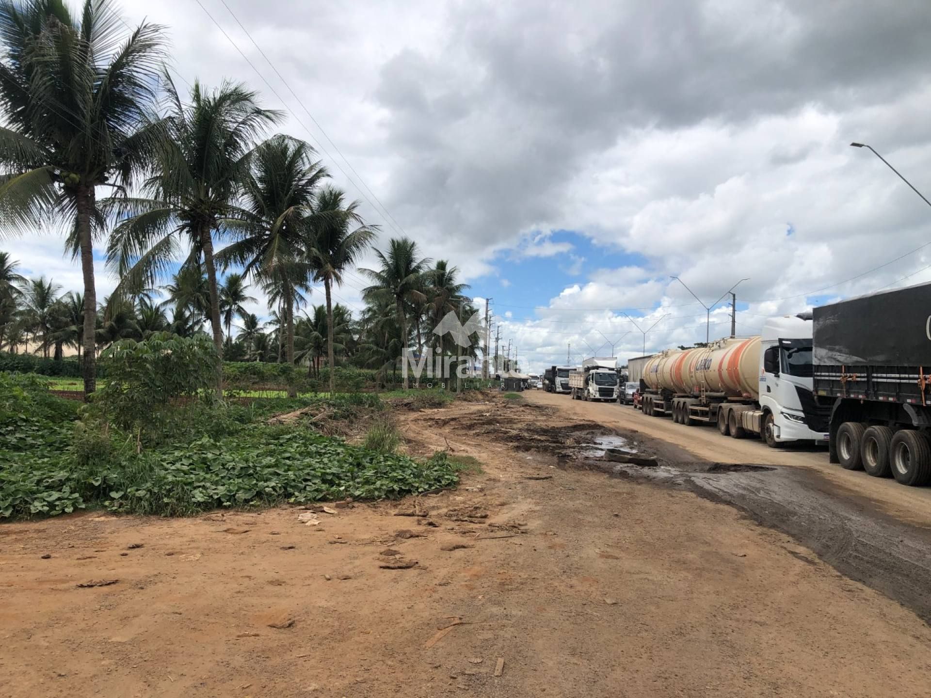 Lote / Terreno Comercial Para Vender na BR 324 em Feira De Santana