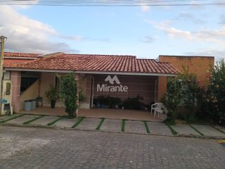 Casa de Condomínio Para Vender com 3 quartos sendo 1 suíte no bairro Conceição em Feira De Santana