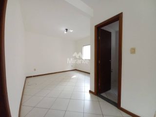 Casa de Condomínio Para Alugar com 3 quartos sendo 1 suíte no bairro Lagoa Salgada em Feira De Santana