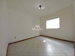 Casa de Condomínio Para Alugar com 3 quartos sendo 1 suíte no bairro Lagoa Salgada em Feira De Santana