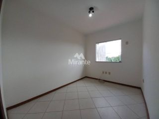 Casa de Condomínio Para Alugar com 3 quartos sendo 1 suíte no bairro Lagoa Salgada em Feira De Santana