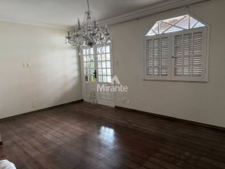 Casa Para Alugar com 3 quartos sendo 1 suíte no bairro Santa Mônica em Feira De Santana