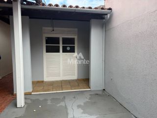 Casa Para Alugar com 3 quartos sendo 1 suíte no bairro Santa Mônica em Feira De Santana