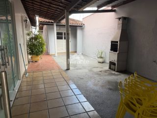 Casa Para Alugar com 3 quartos sendo 1 suíte no bairro Santa Mônica em Feira De Santana