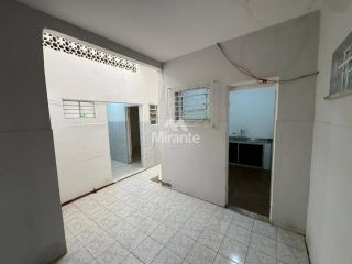 Casa Térrea Para Alugar com 4 quartos sendo 1 suíte no bairro Kalilândia em Feira De Santana