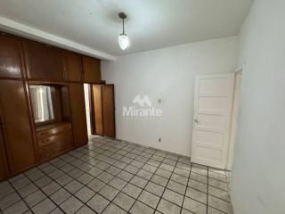 Casa Térrea Para Alugar com 4 quartos sendo 1 suíte no bairro Kalilândia em Feira De Santana