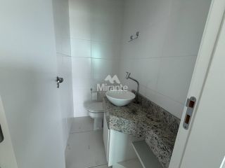 Apartamento Para Alugar com 3 quartos sendo 1 suíte no bairro Santa Mônica em Feira De Santana