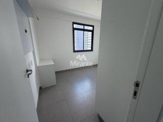 Apartamento Para Alugar com 3 quartos sendo 1 suíte no bairro Santa Mônica em Feira De Santana