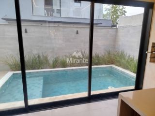 Casa Mobiliada de Condomínio Para Vender, com 4 quartos sendo 3 suítes no bairro Papagaio em Feira De Santana