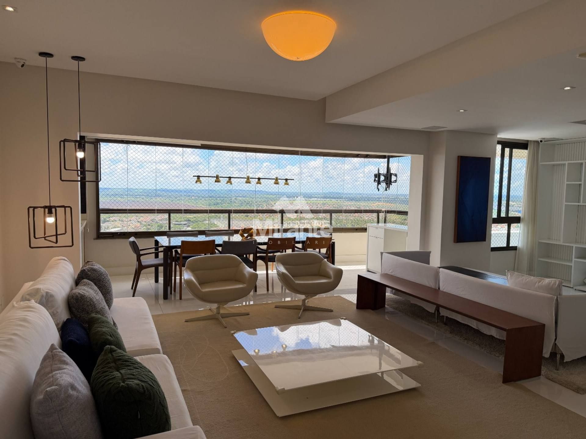 Apartamento Para Vender com 4 quartos sendo 3 suítes no bairro Santa Mônica em Feira De Santana