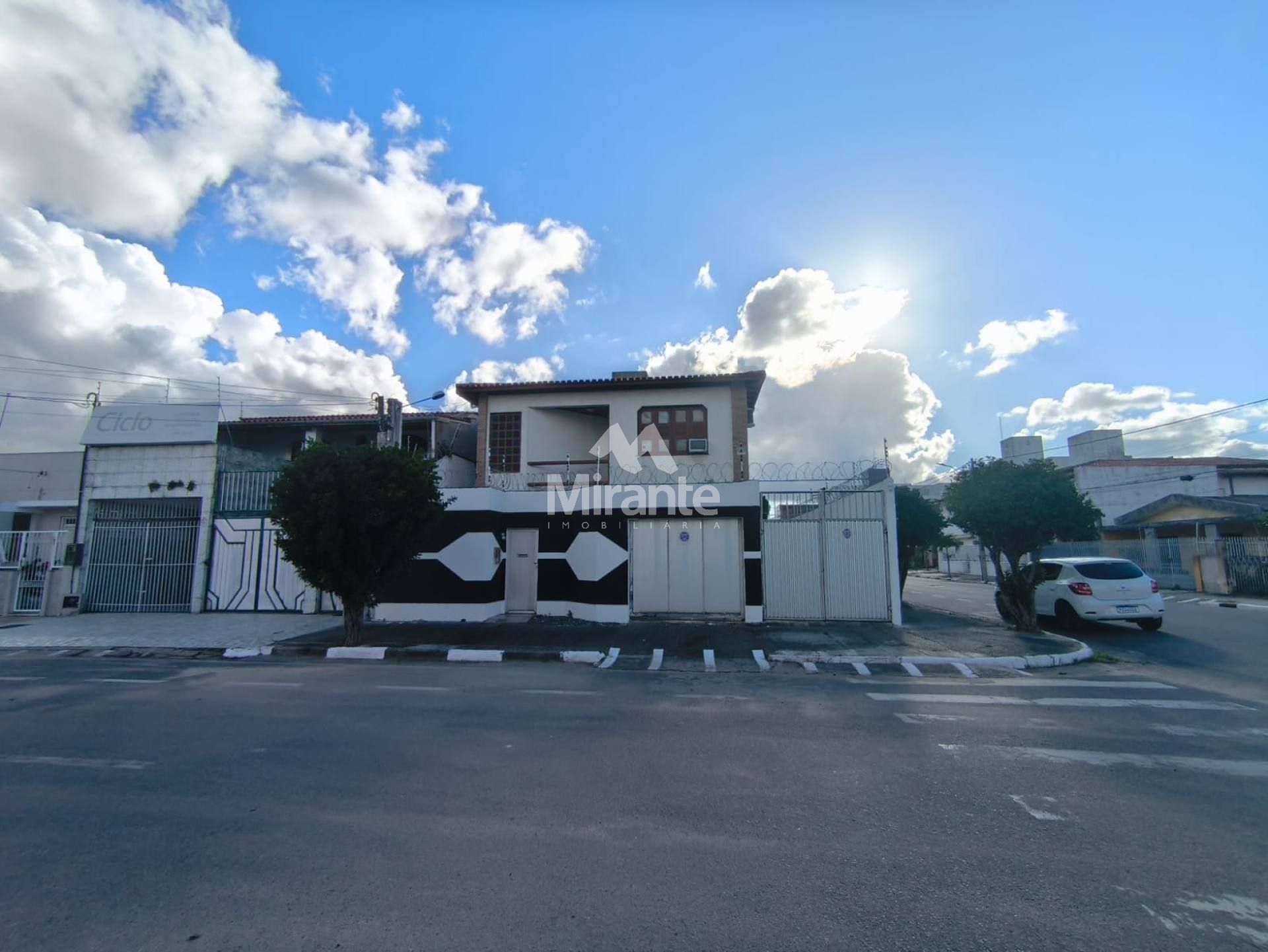 Casa Para Vender com 5 quartos sendo 1 suíte no bairro Kalilândia em Feira De Santana