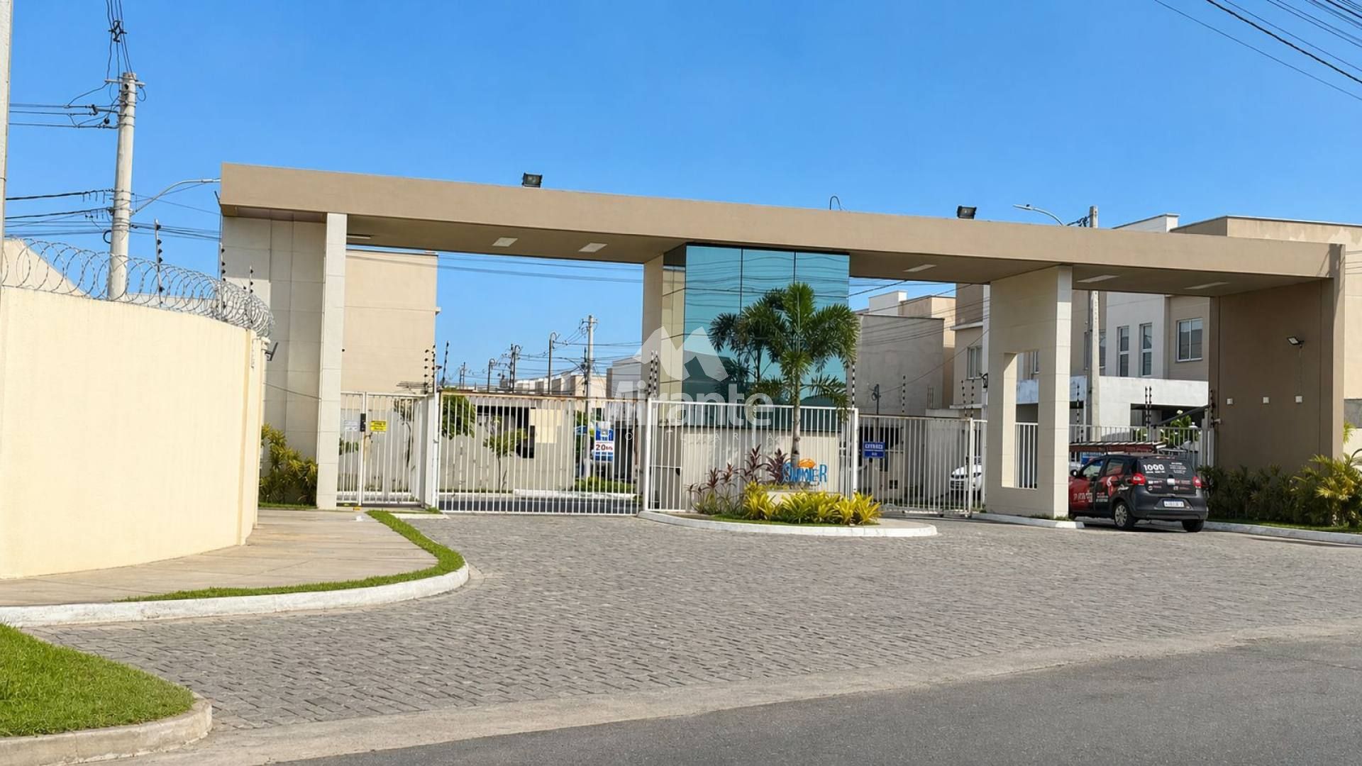 Casa de Condomínio Para Vender com 2 quartos sendo 2 suítes no bairro Papagaio em Feira De Santana