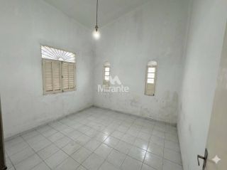 Casa Para Alugar com 3 quartos sendo 1 suíte no bairro Brasília em Feira De Santana