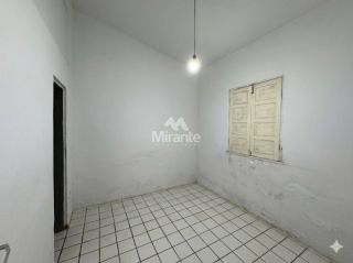 Casa Para Alugar com 3 quartos sendo 1 suíte no bairro Brasília em Feira De Santana