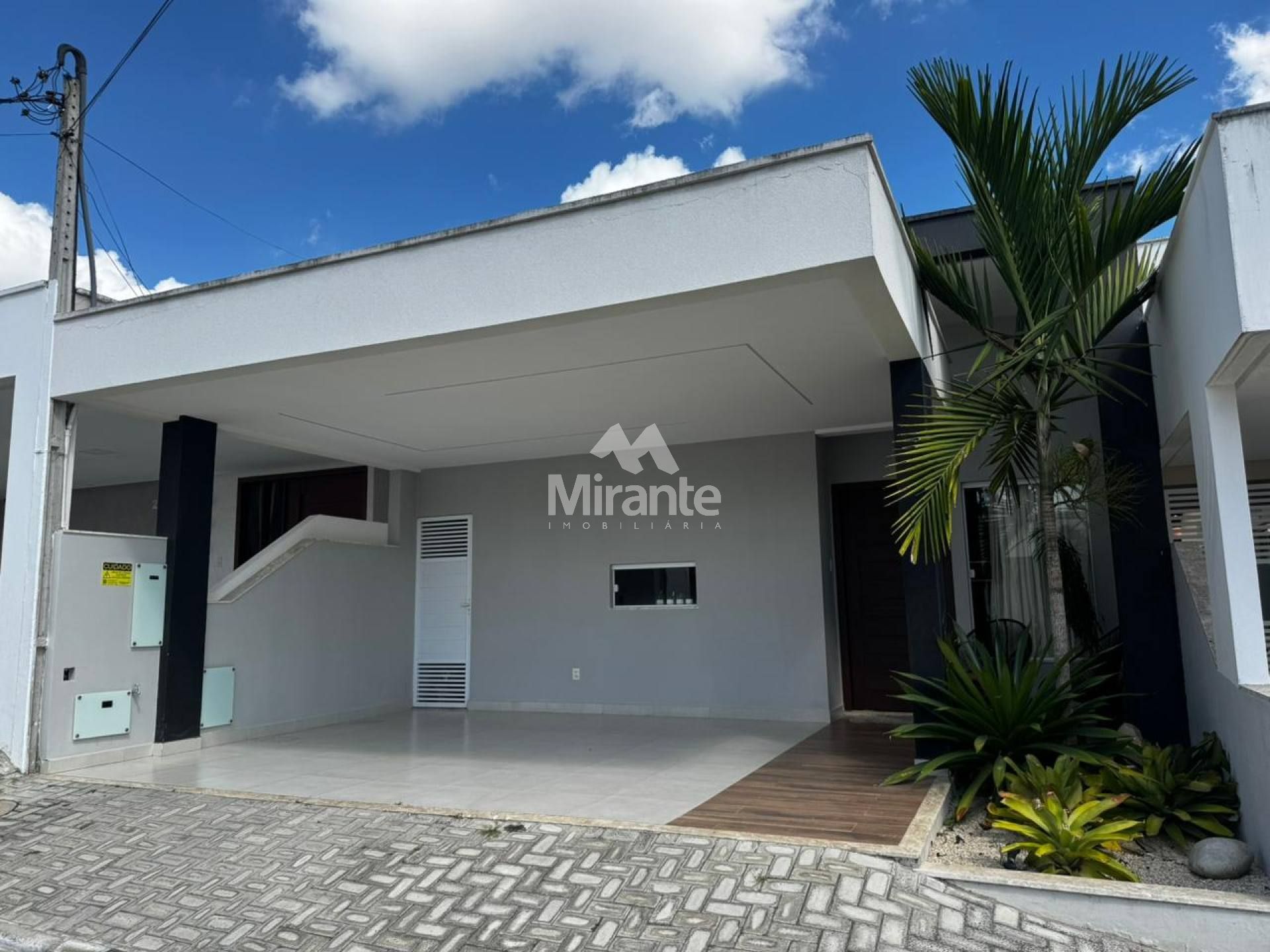 Casa de Condomínio Para Vender com 2 quartos sendo 1 suíte no bairro Papagaio em Feira De Santana
